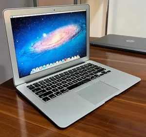 New Laptop Apple MacBook 2015 8GB Intel Core I5 SSD 256GB