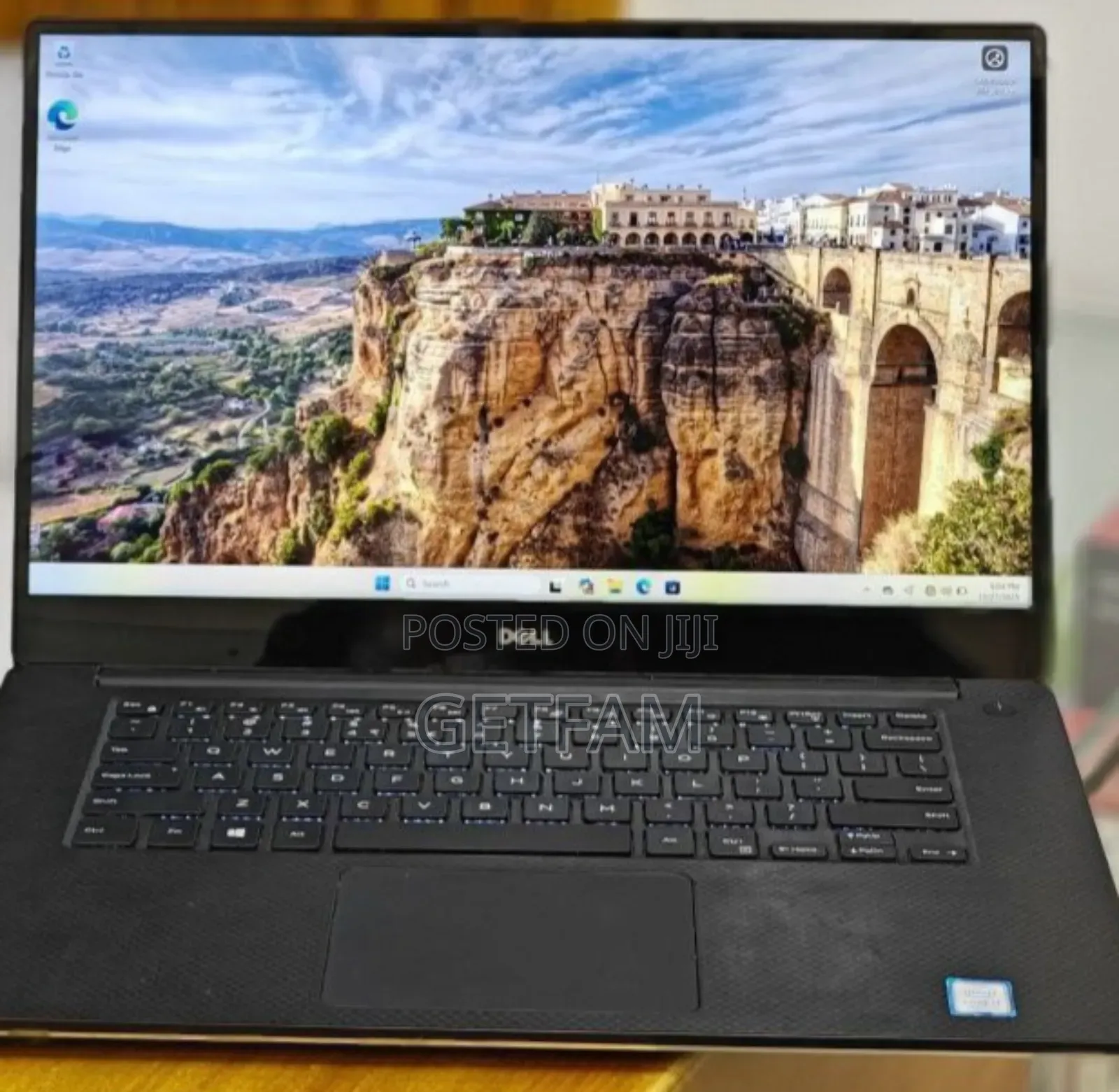 New Laptop Dell XPS 15 16GB Intel Core I7 SSD 256GB