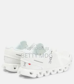 On Cloud5 Sneaker