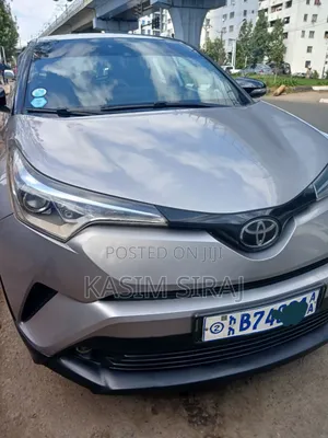 Photo - Toyota C-HR LE FWD 2020 Silver