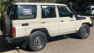 Toyota Land Cruiser 2013 Ivory