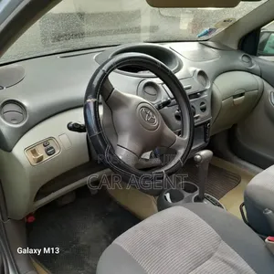 Toyota Platz 2001 Silver