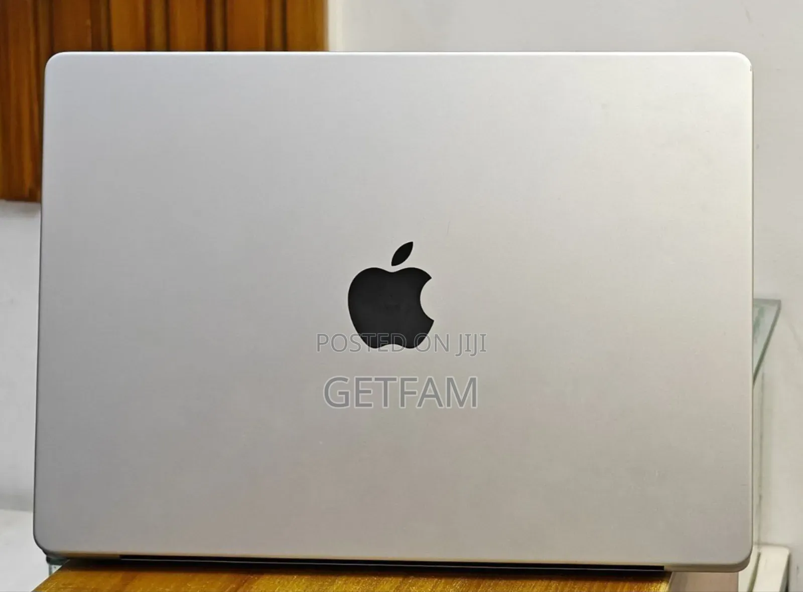 New Laptop Apple MacBook Pro M1 16GB Apple M1 Pro SSD 1T