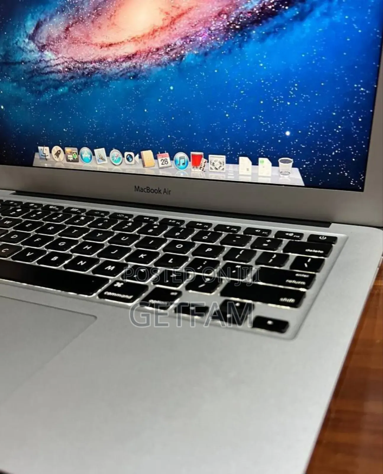New Laptop Apple MacBook 2015 8GB Intel Core I5 SSD 256GB