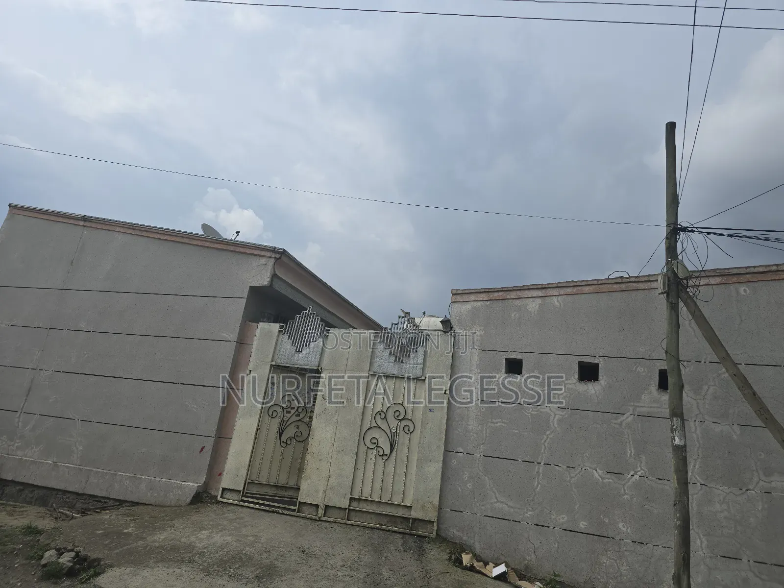 12bdrm House in Hana Mariam, Nifas Silk-Lafto for sale