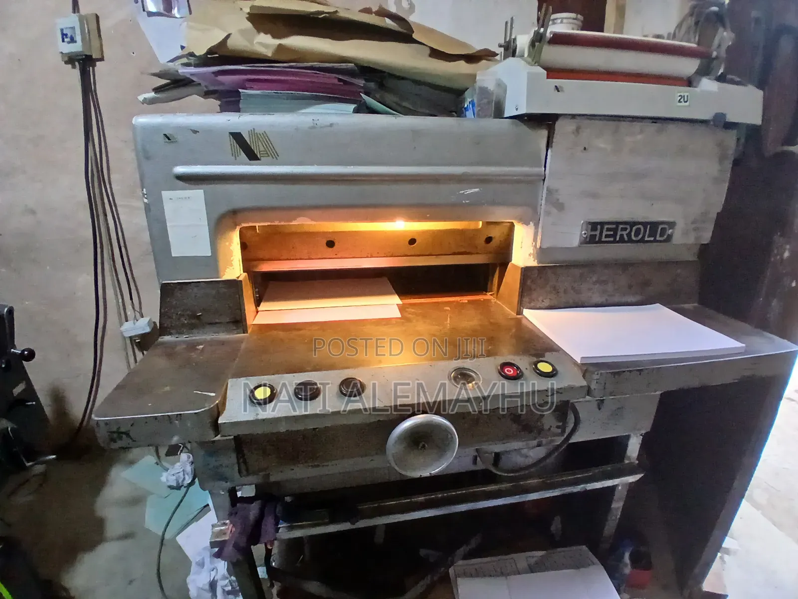 Paper Cutter መቁረጫ