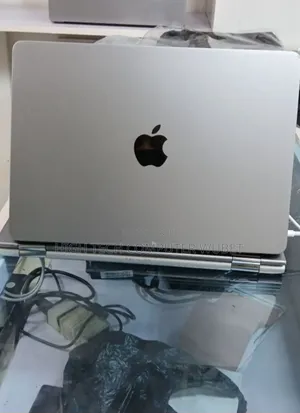 New Laptop Apple MacBook Air 2022 M2 8GB Apple M2 SSD 256GB