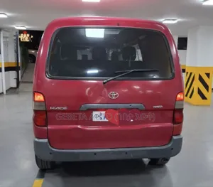 Toyota HiAce 2006 Red