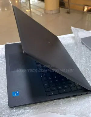 New Laptop Dell Vostro 3520 16GB Intel Core I5 SSD 512GB