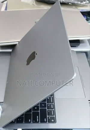 New Laptop Apple MacBook Air 2022 M2 8GB Intel Core I5 SSD 256GB