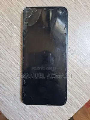 Photo - Tecno Spark 8C 64 GB White