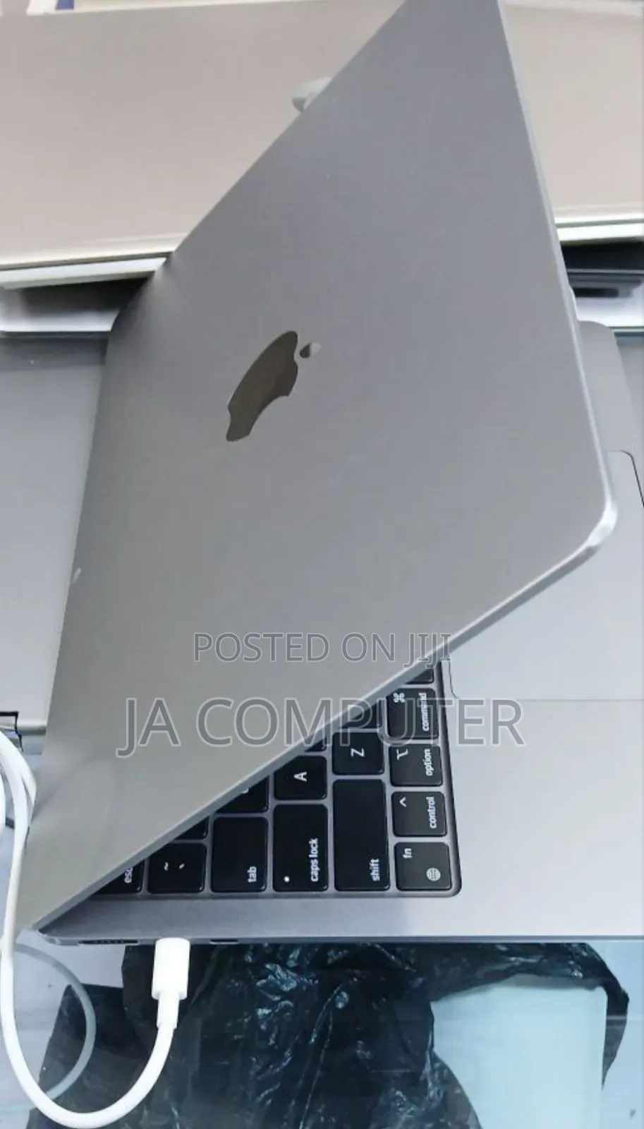 New Laptop Apple MacBook Air 2022 M2 8GB Apple M2 SSD 256GB