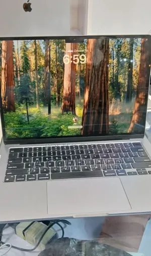 Photo - New Laptop Apple MacBook Air 2022 M2 8GB Apple M2 SSD 256GB