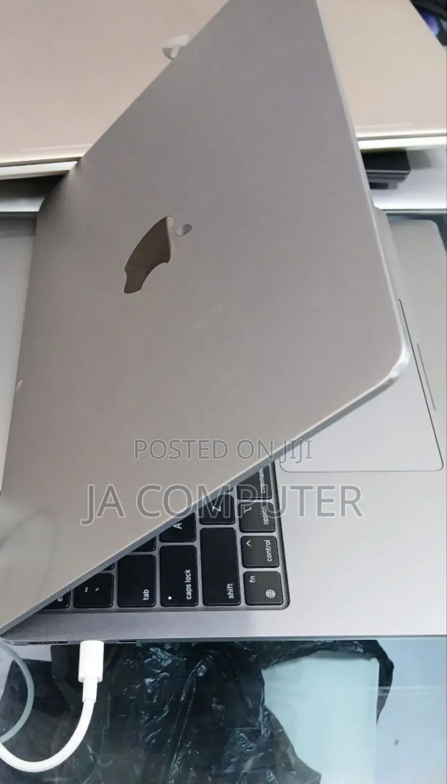 New Laptop Apple MacBook Air 2022 M2 8GB Apple M2 SSD 256GB