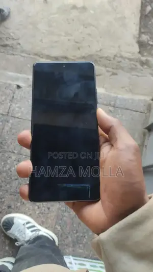 Photo - New Samsung Galaxy A71 5G 128 GB Black