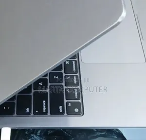 New Laptop Apple MacBook Pro M1 8GB Intel Core I5 SSD 256GB