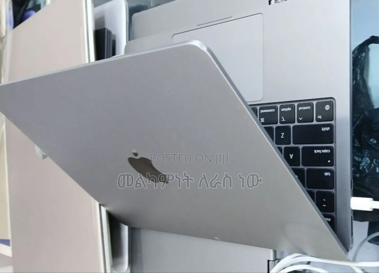 New Laptop Apple MacBook Air 2022 M2 8GB Apple M2 SSD 256GB