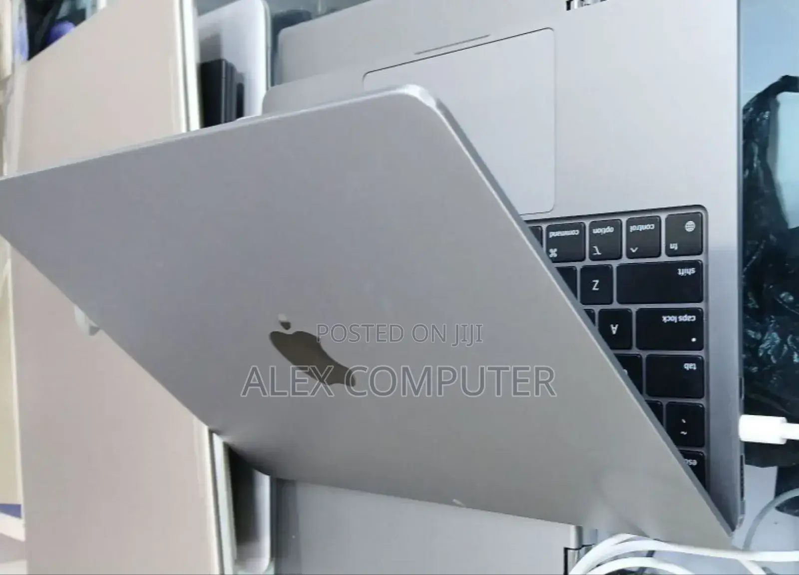 New Laptop Apple MacBook Air 2022 M2 8GB Apple M2 SSD 256GB