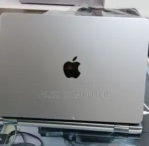 New Laptop Apple MacBook Air 2022 M2 8GB Apple M2 SSD 256GB