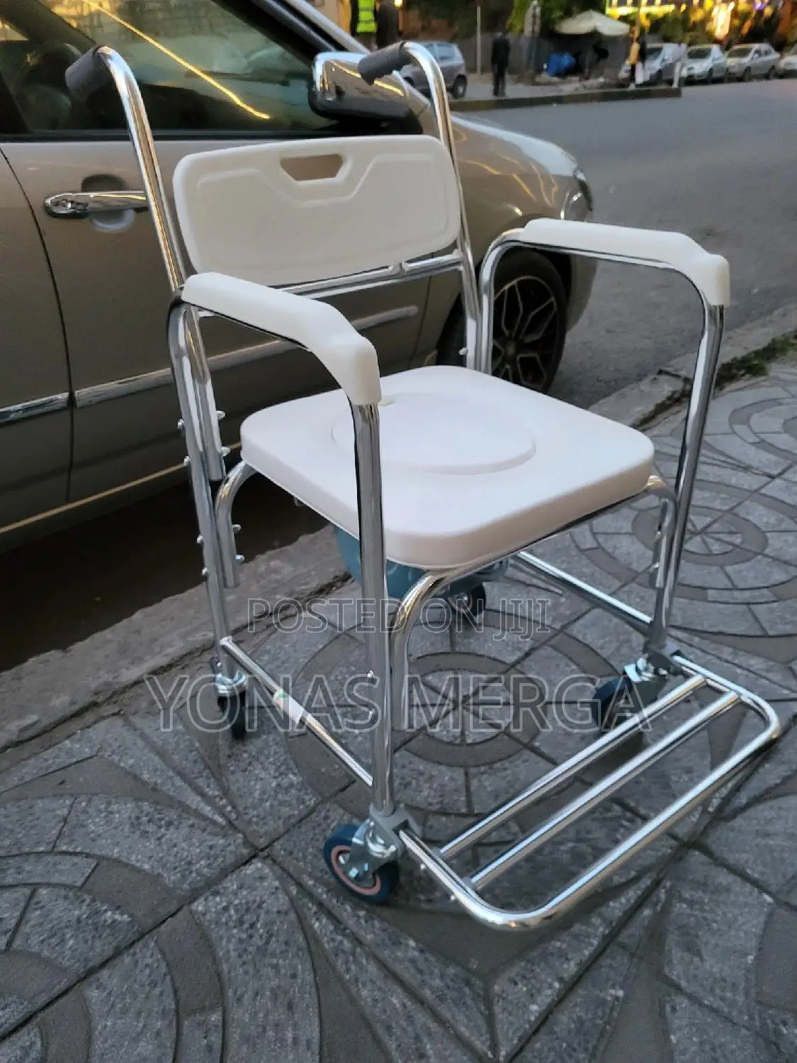 Toilet Chair嶮崤pot=》Generic Bathroom Chair With Outwheels, Steel, Grey