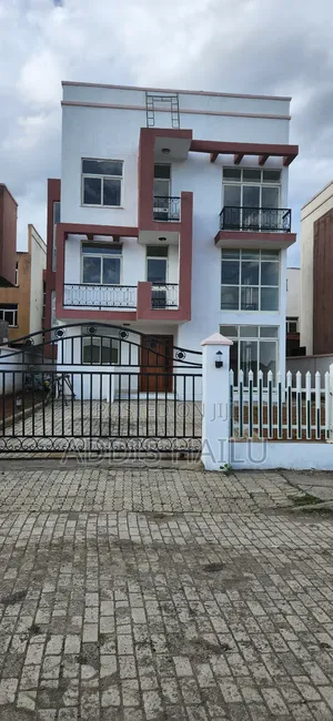 5bdrm House in Country Club, Yeka for rent
