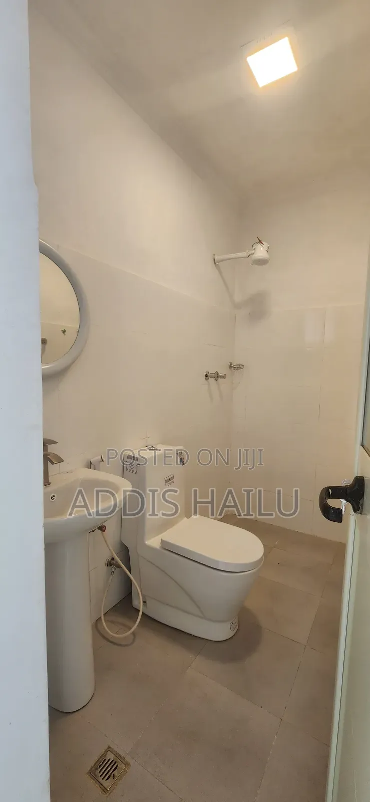 5bdrm House in Country Club, Yeka for rent