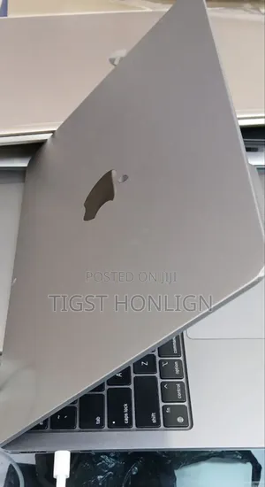 New Laptop Apple MacBook Air 2020 8GB Apple M2 SSD 256GB