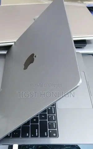 New Laptop Apple MacBook Air 2020 8GB Apple M2 SSD 256GB