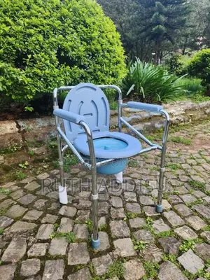 Photo - Commode Chair鳵的toilet Chair Brand New蝨我commode Chair者劣commode Chair