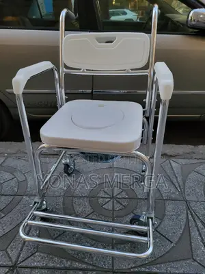 Photo - Toilet Chair熏冽commode Kit/Portable Cover Bucket=4wheel All Have Brakes