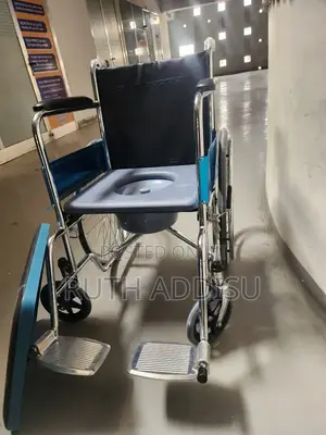 Photo - Commode Wheelchair鳵了wheelchair奔走toilet Wheelchair協助wheelchair Medical