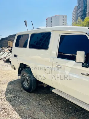 Toyota Land Cruiser 2018 White