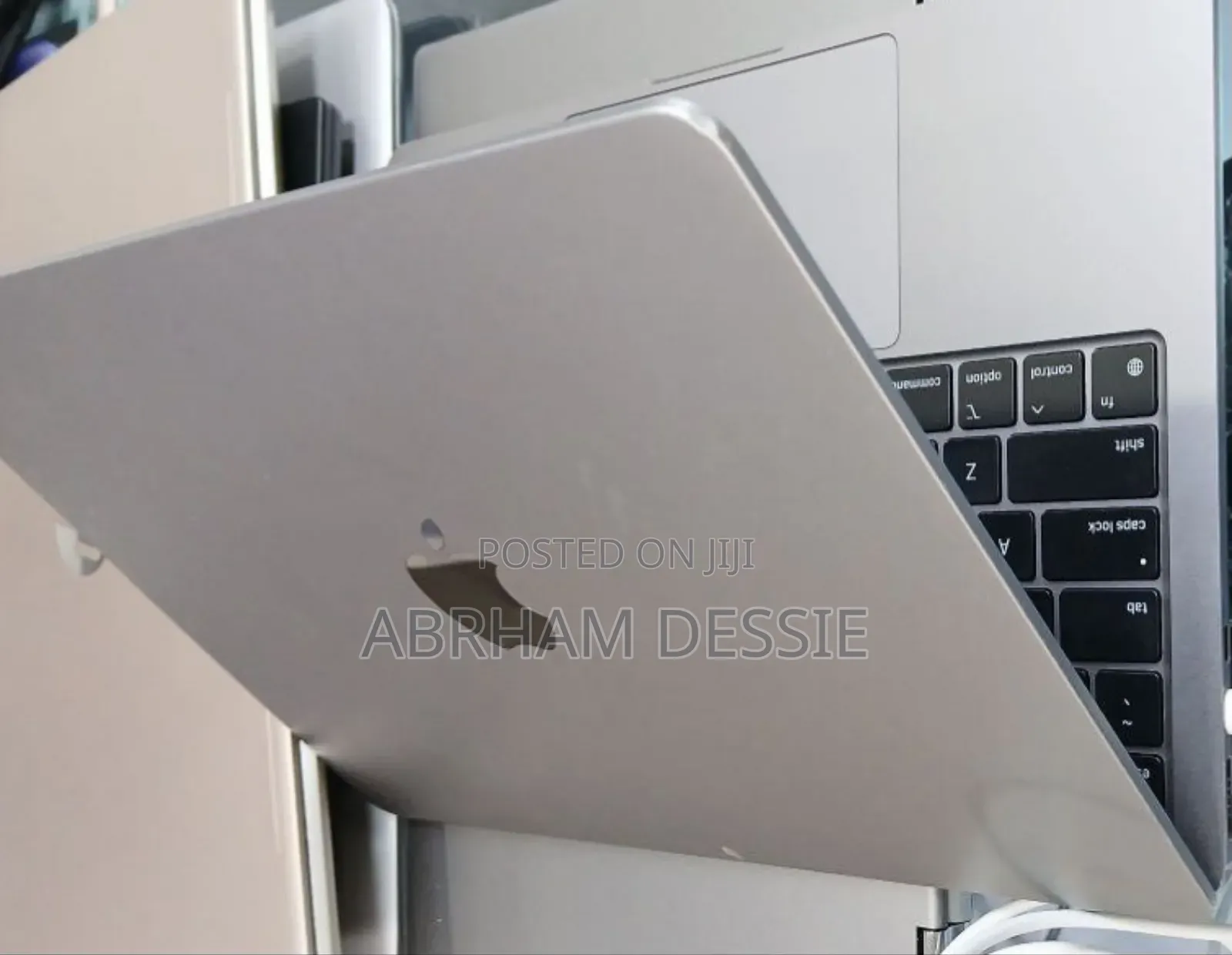 New Laptop Apple MacBook Air 2022 M2 8GB Apple M2 SSD 256GB