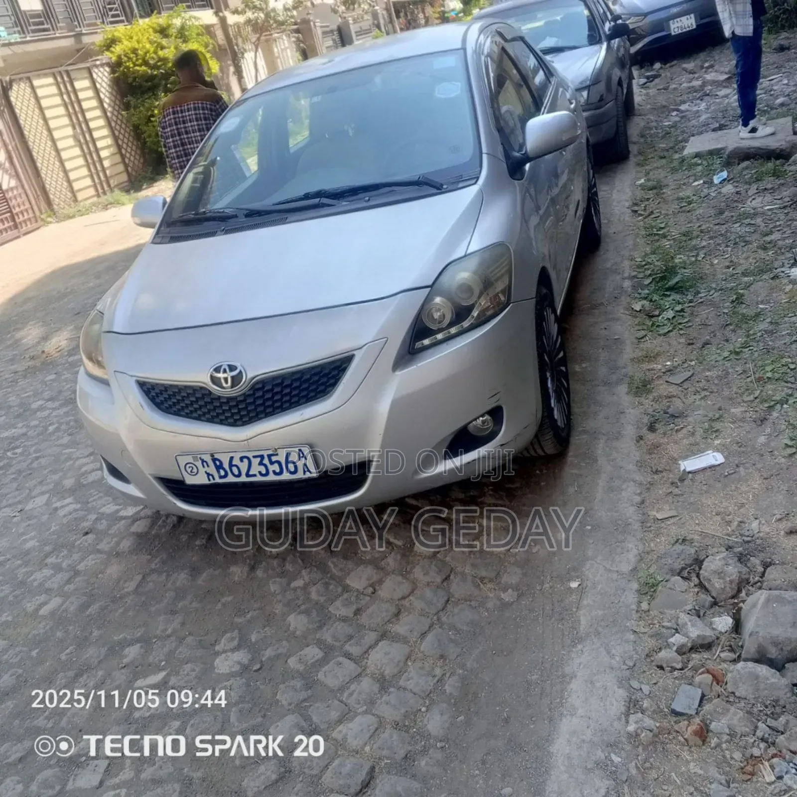 Toyota Yaris Base Sedan 4dr 2010 Silver