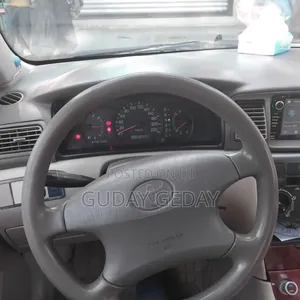 Toyota Yaris Base Sedan 4dr 2010 Silver