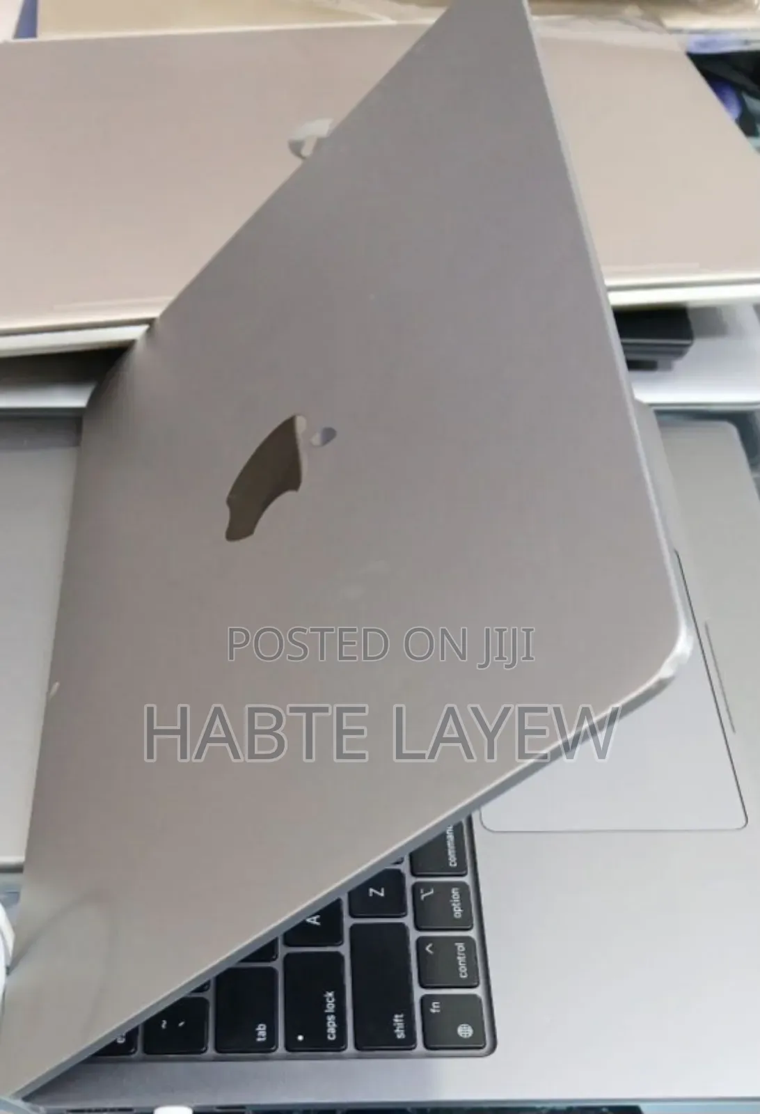 New Laptop Apple MacBook Air 2022 M2 8GB Apple M2 SSD 256GB