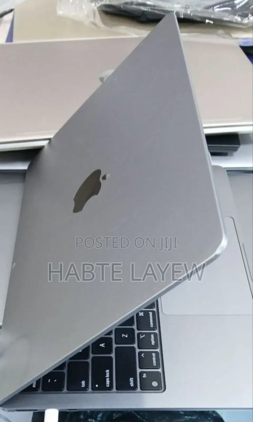 New Laptop Apple MacBook Air 2022 M2 8GB Apple M2 SSD 256GB