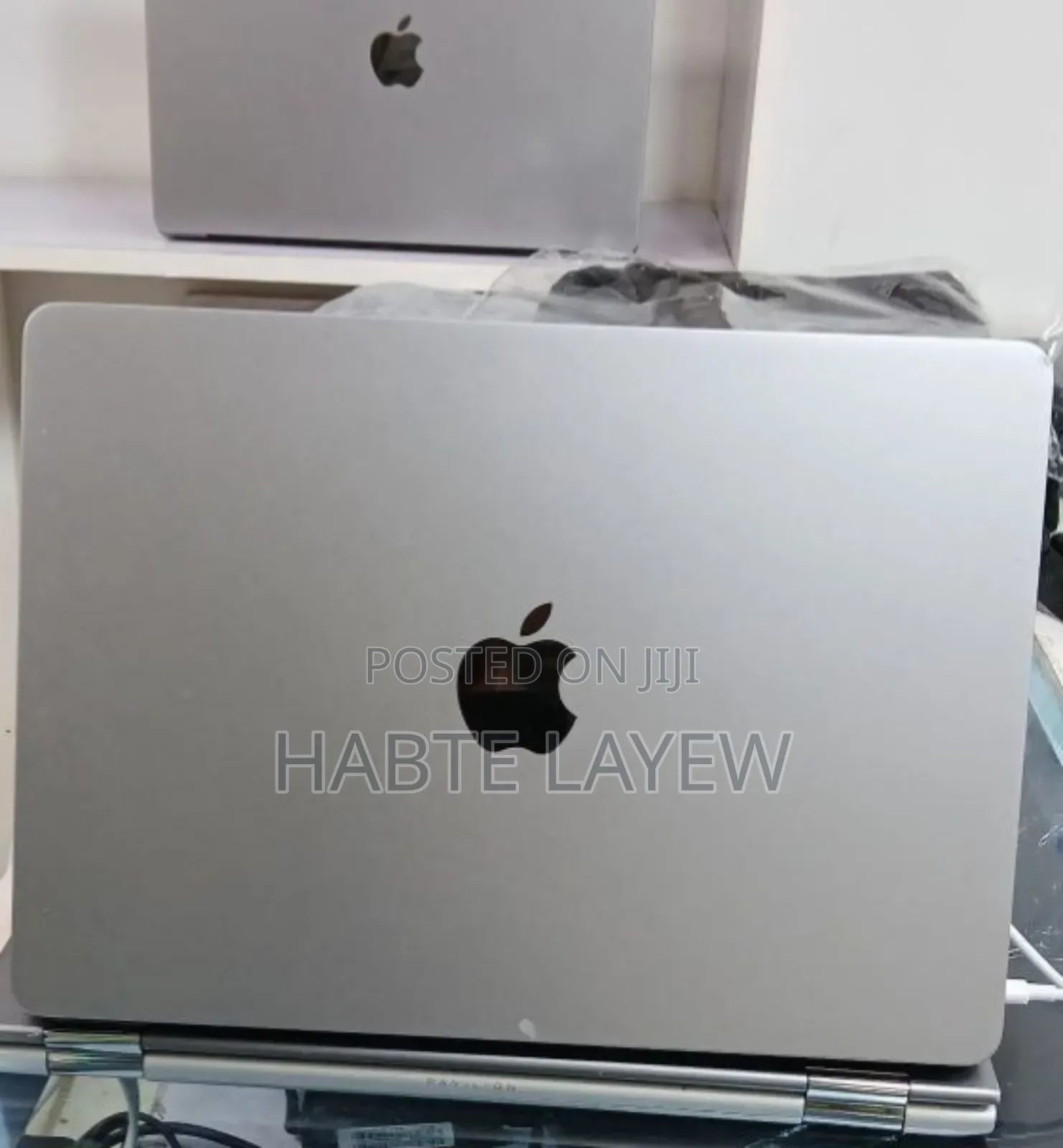 New Laptop Apple MacBook Air 2022 M2 8GB Apple M2 SSD 256GB