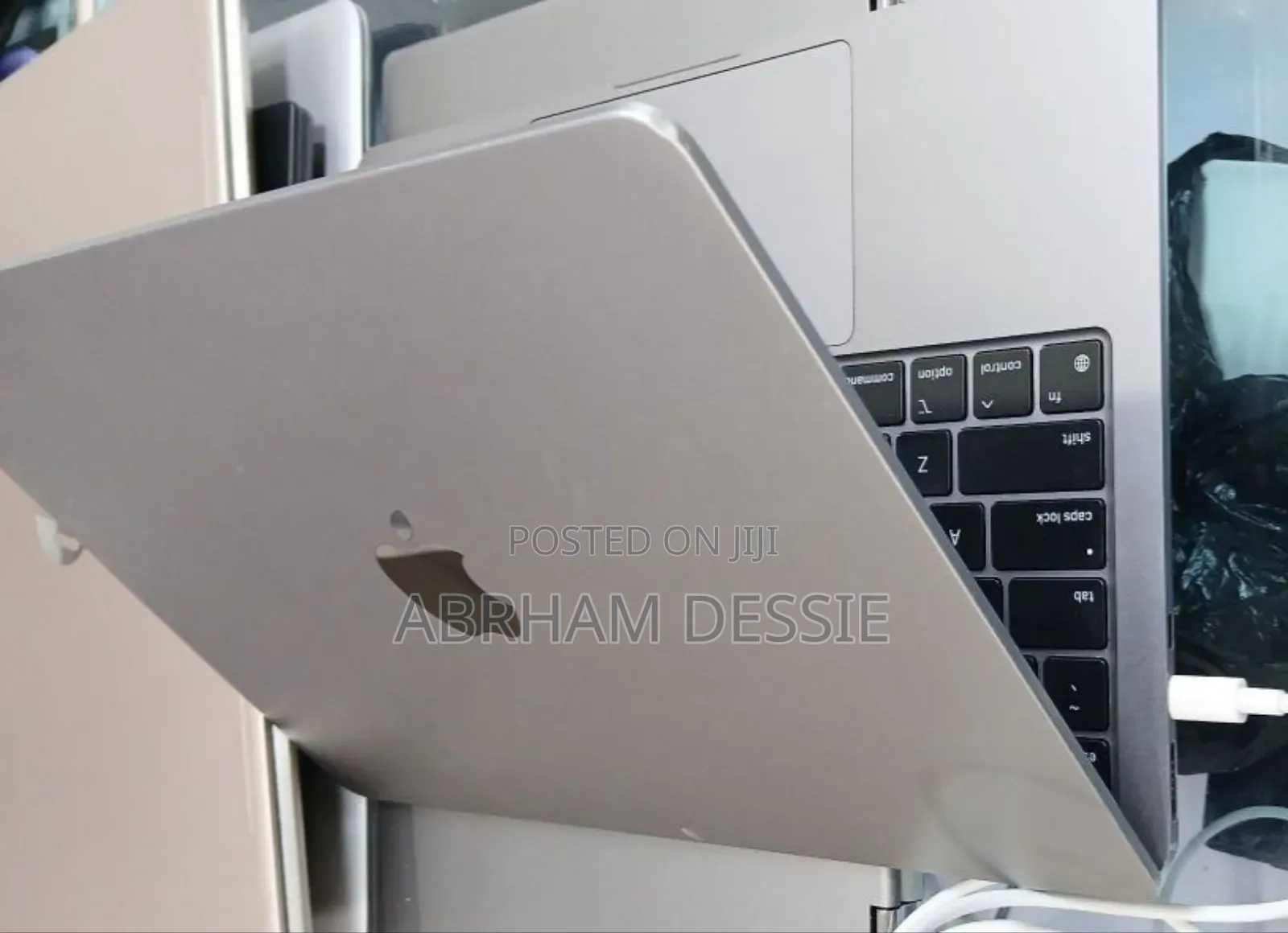 New Laptop Apple MacBook Air 2022 M2 8GB Apple M2 SSD 256GB