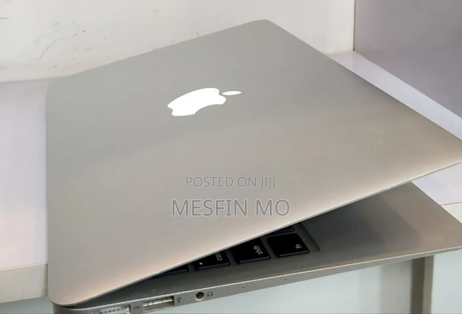 New Laptop Apple MacBook 2015 4GB SSD 128GB