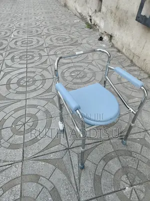 Photo - Commode Chair輕易toilet Chair癲馬commode Chair廟宇commode Chair為了commode New