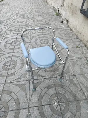 Photo - Commode Chair鳵我toilet Chair俠客commode Chair肺病commode Chair庫房toilet Chai