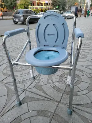 Photo - Commode Chair憾都toilet Chair斑怵showerbuddy Roll-in Light