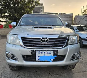 Toyota Hilux 2013 Gold