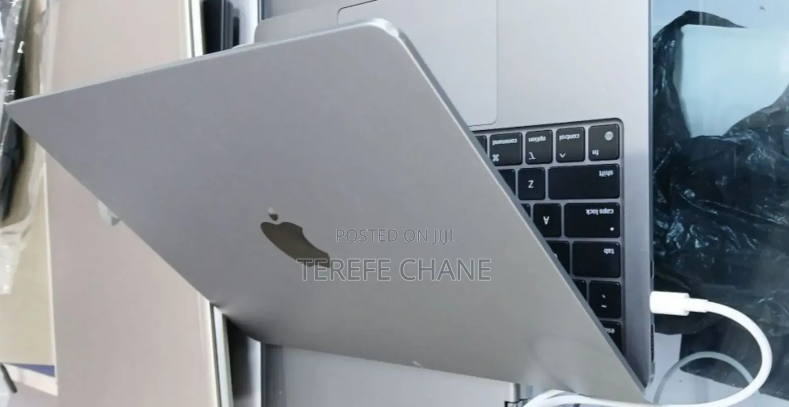 New Laptop Apple MacBook Air 2022 M2 8GB Intel Core I7 SSD 256GB