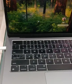 Photo - New Laptop Apple MacBook Air 2022 M2 8GB Intel Core I7 SSD 256GB