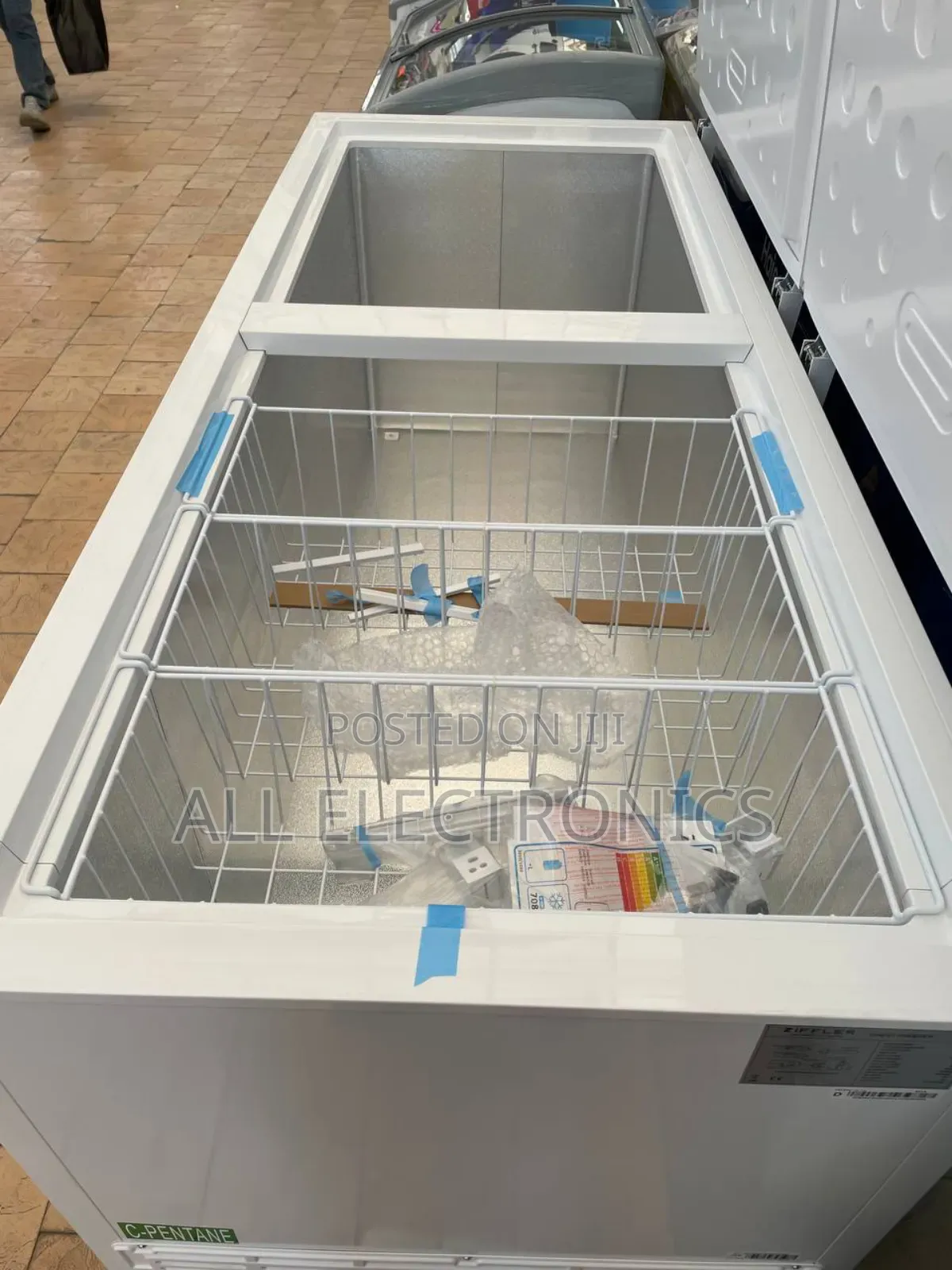 አግዳሚው ፍሪጅ 700 ሌትር