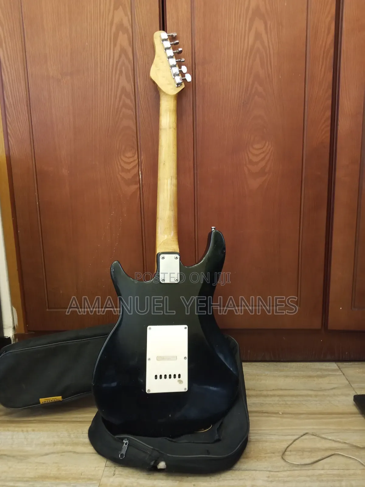 Behringer Electric Guitar