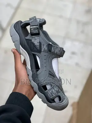 Photo - Humtto Men's Amphibious Hiking Sandal