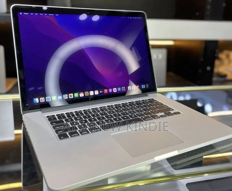 New Laptop Apple MacBook Pro 2015 16GB Intel Core I7 SSD 256GB
